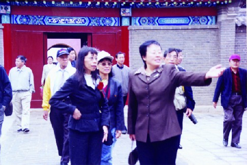 2002年5月2日新加坡符氏社参访显应宫