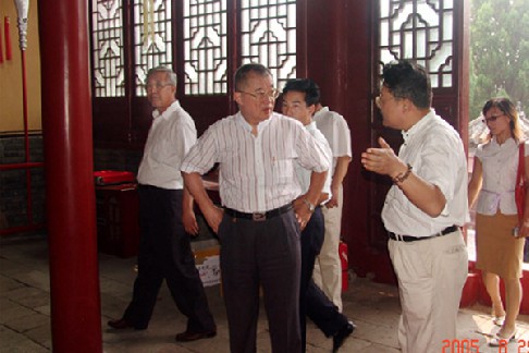 2005年8月台湾财团法人爱心第二春文教基金会名誉董事长王建煊 先生访问本宫