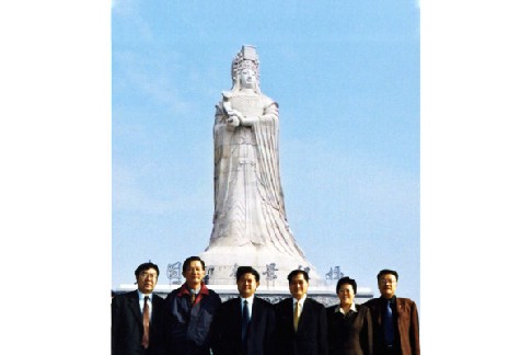 2002年11月长岛县领导于旭华率团参访本港朝天宫