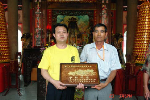 2006年4月代表团与南港水仙宫交流
